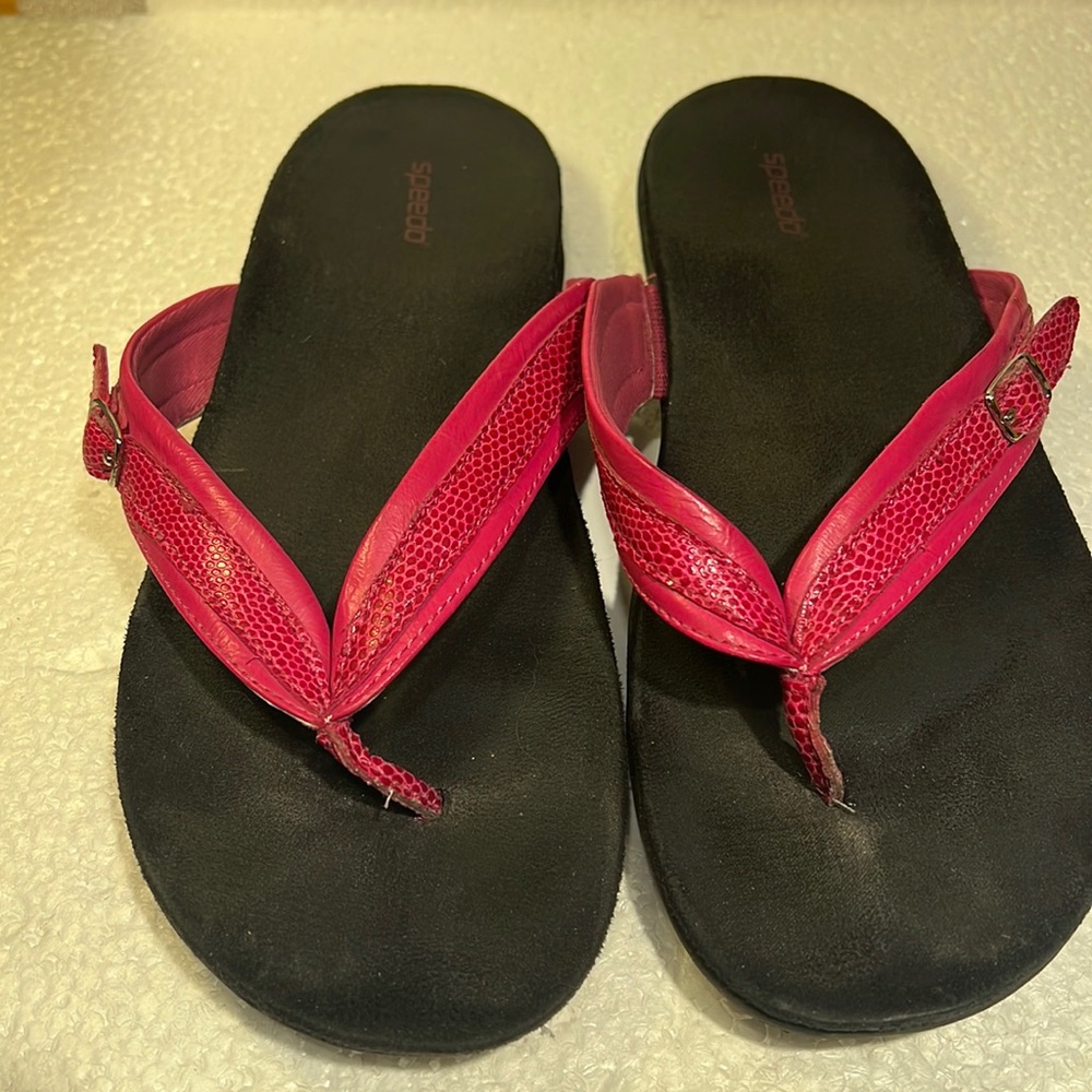 Hot pink Speedo flip flops, 9